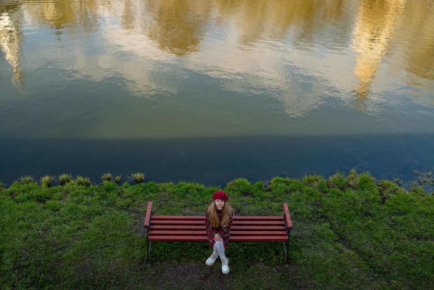 На скамейке