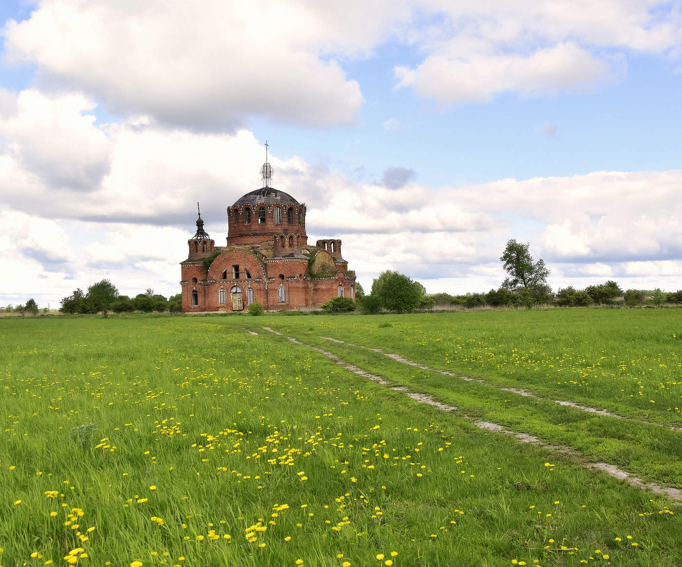 Нельзя пройти и не остановиться....
