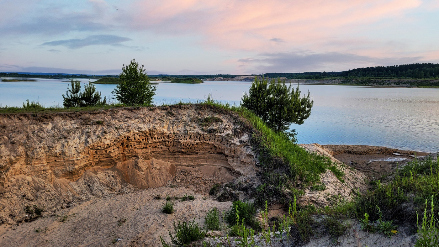 Здесь ласточки живут.