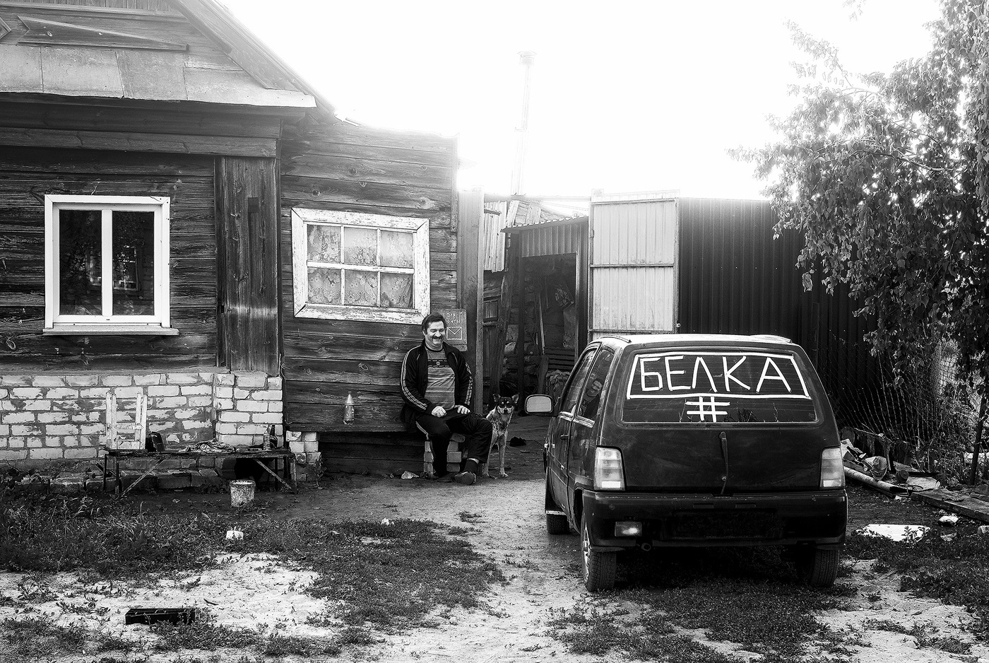 На скамеечке...