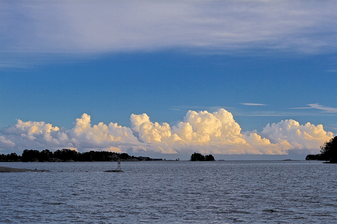 Над водами вечера ясного...