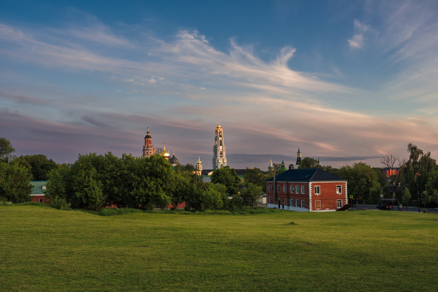 вечерний город