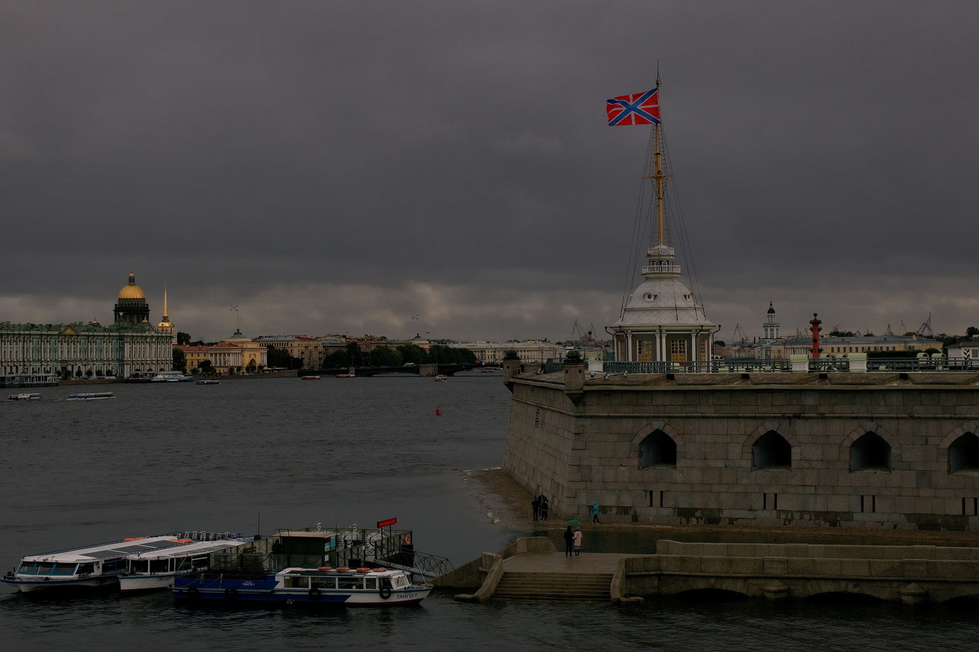Пасмурным вечером.
