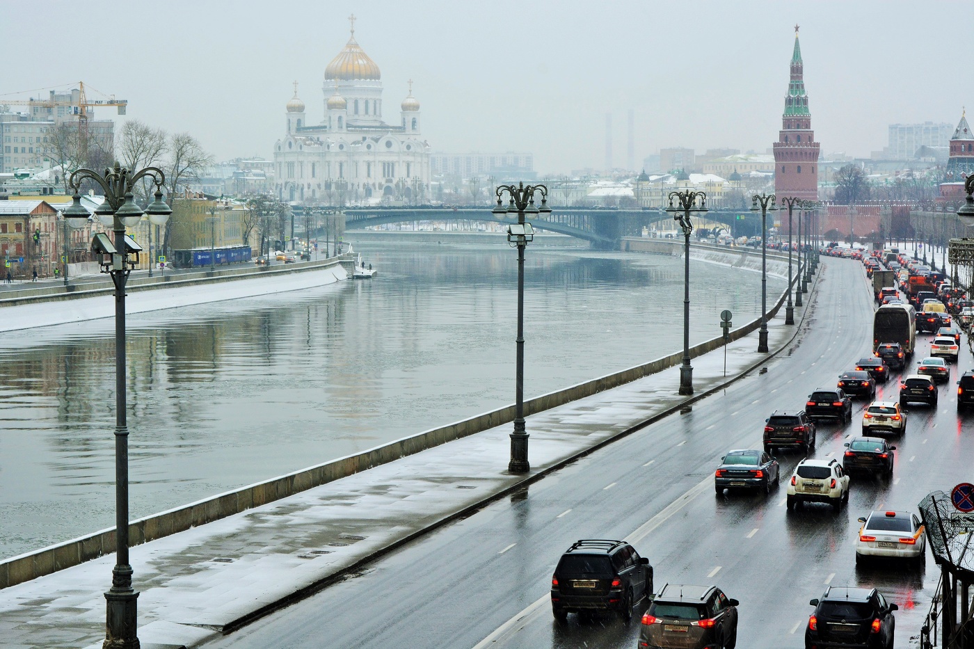 "У нас опять похолодало, весны капризное тепло куда-то спряталось, пропало..."