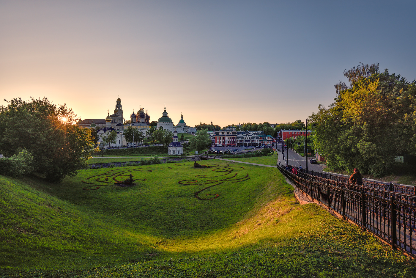 вечерний город