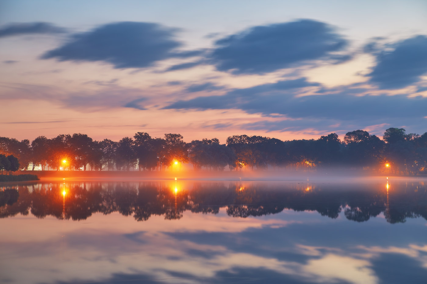 Несвиж предрассветный. Аллея к замку