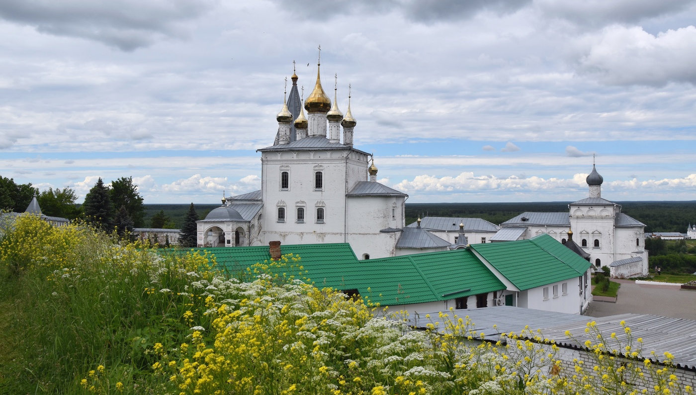 Древние стены