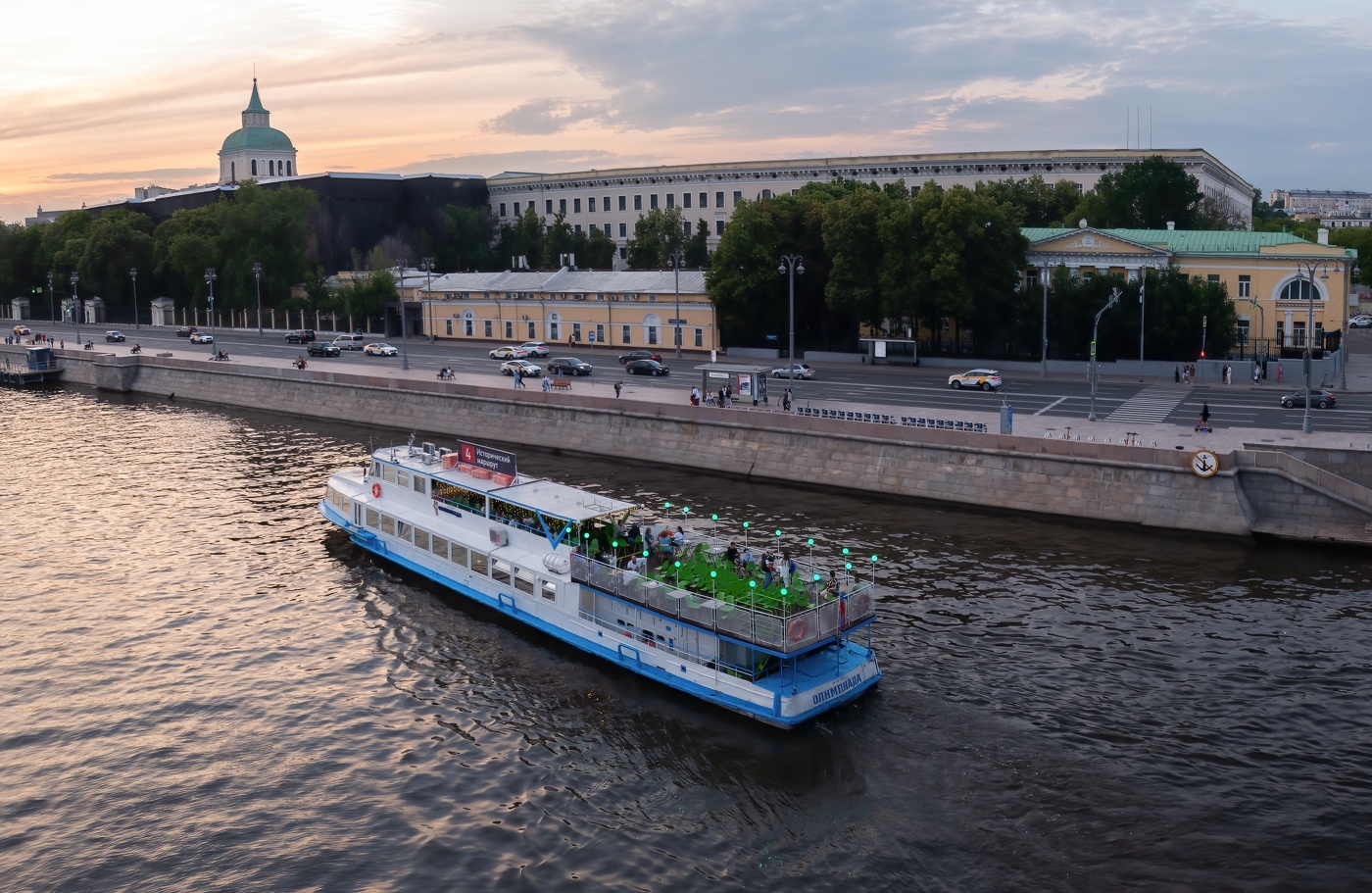Прогулка по Москва-реке