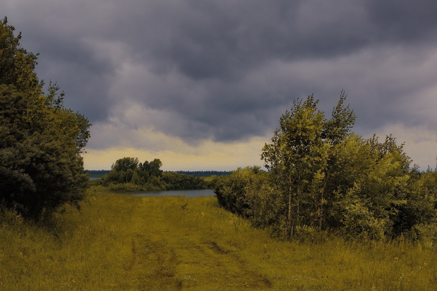 *Пасмурно.**