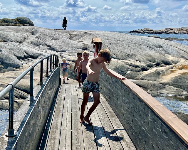 Посмотреть на свою тень!