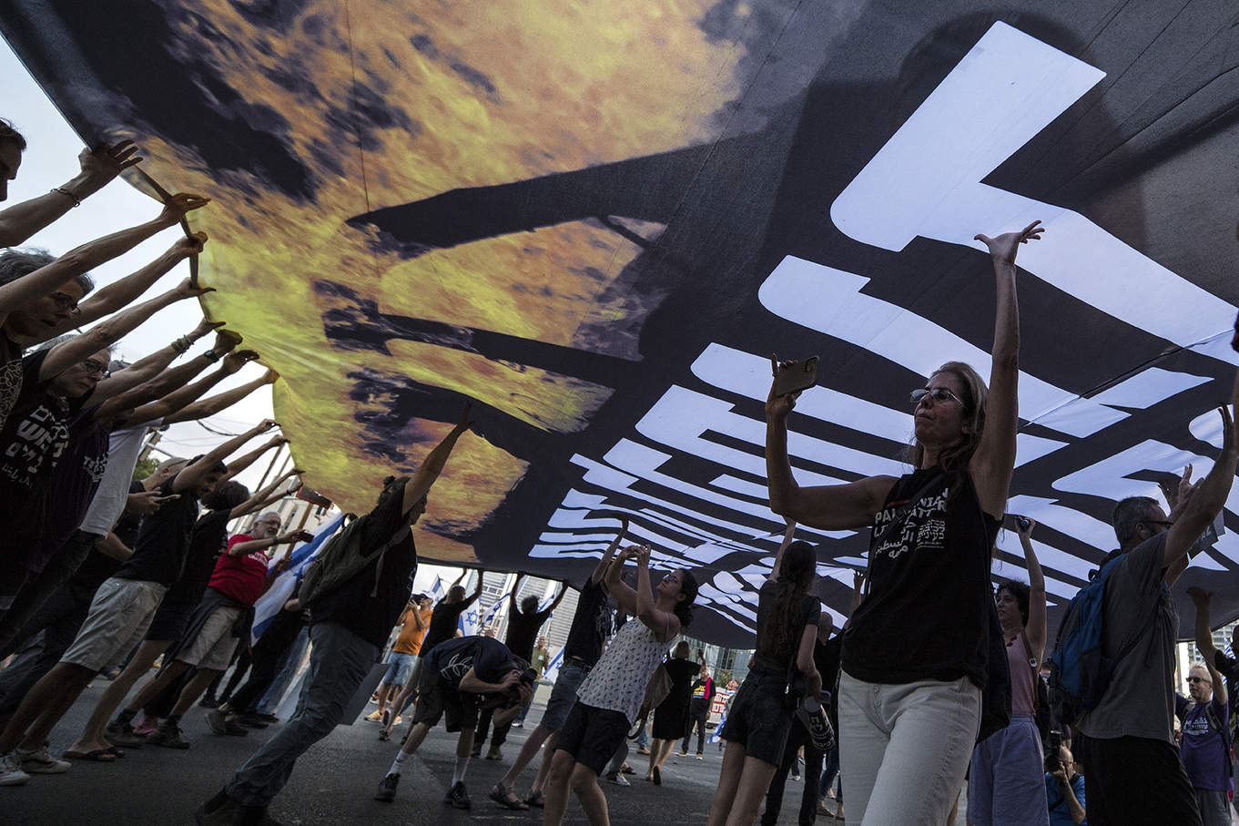 Жизнь под транспарантом