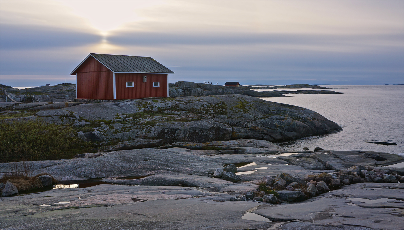 Пейзаж с двуглазым домиком