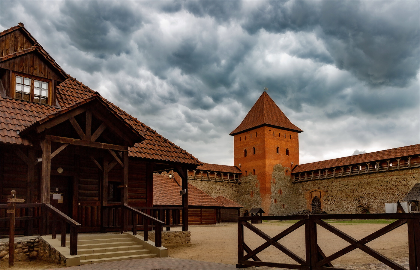 КАМЕННЫЕ СТЕНЫ ПОМНЯТ...