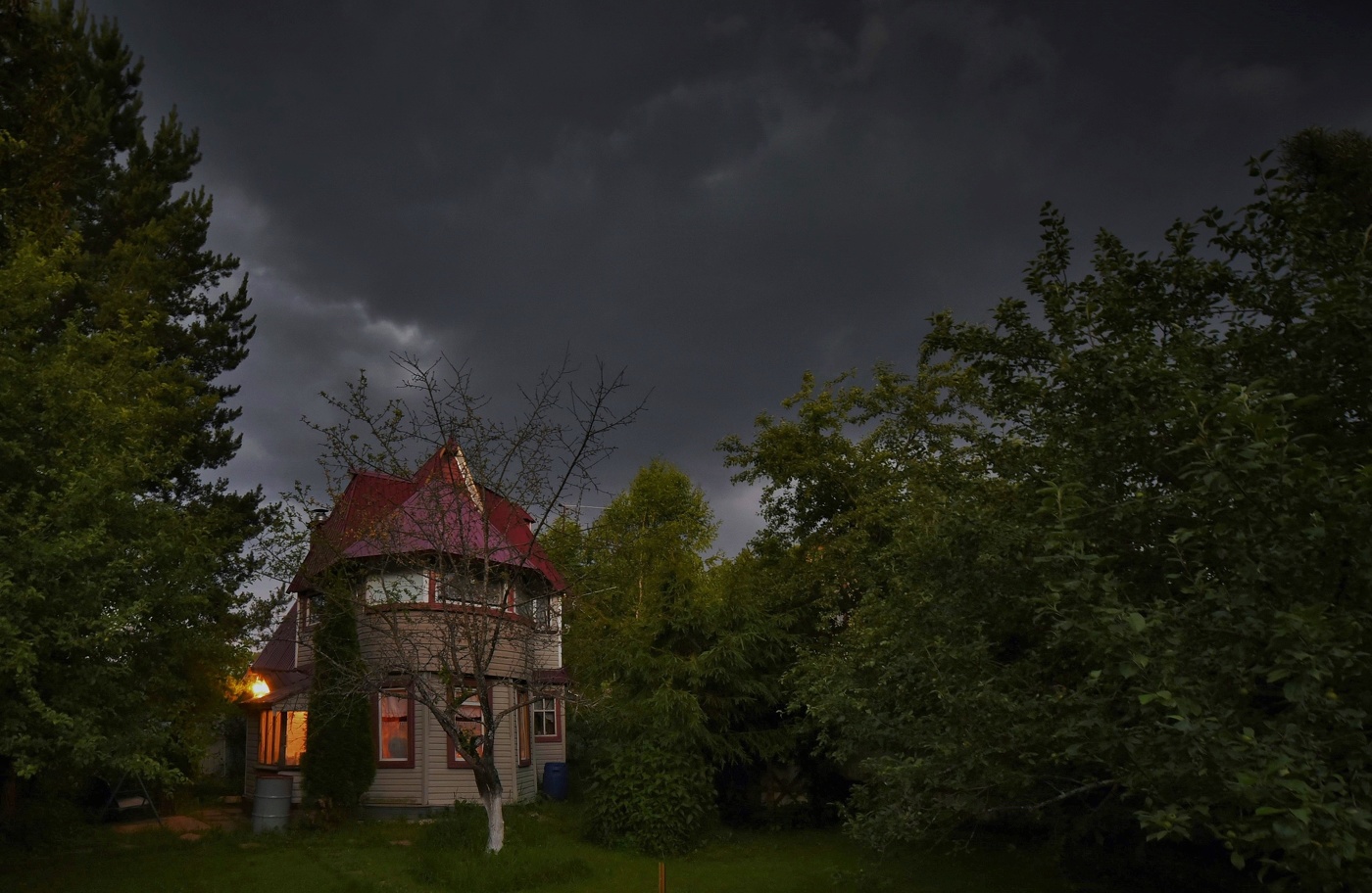 "Июльская гроза, шумя, прошла ..."