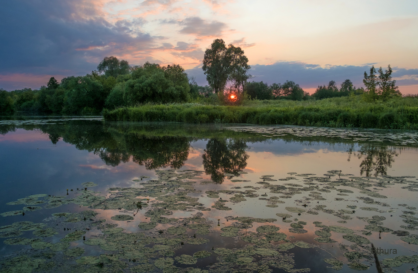 Вечер на озере Омут.