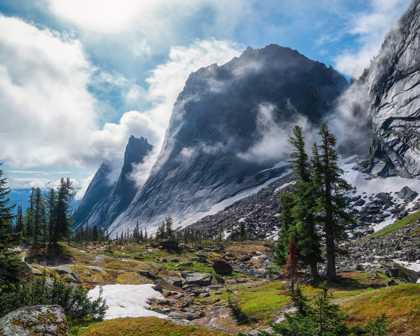 Утренний туман в истоках реки Тайгишонок. Черное Озеро, Ергаки.