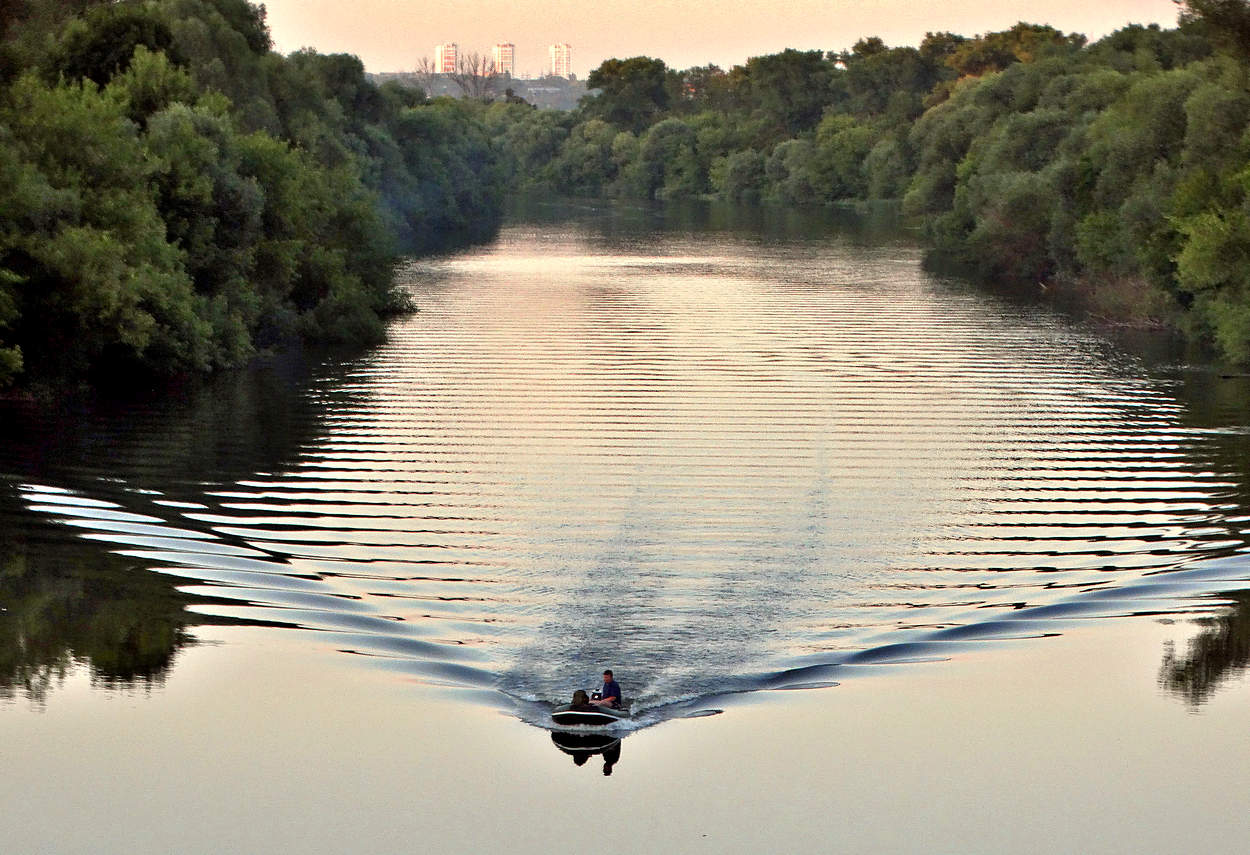 Вечером на моторке по Оке