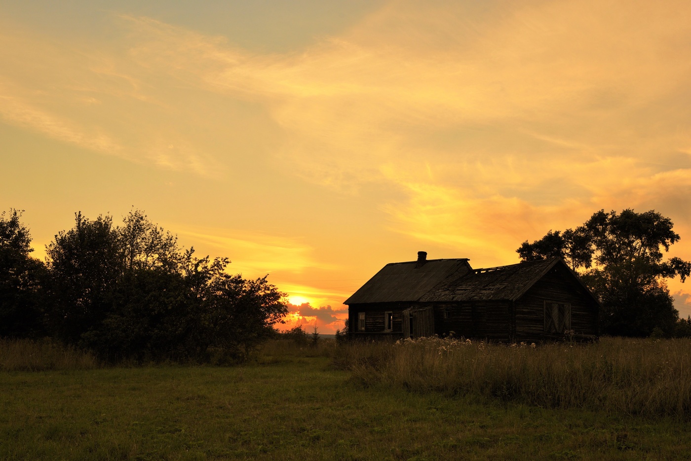 "Опять свет дня притушит вечер, уже не свет, еще не тьма..."