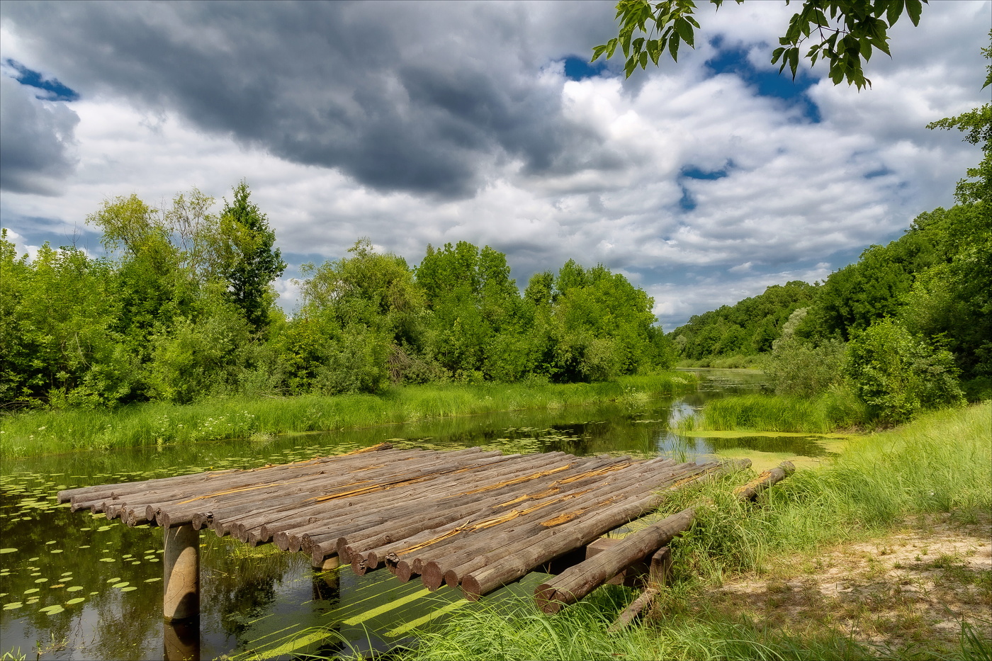 НА СЕРЕДИНЕ ЛЕТА