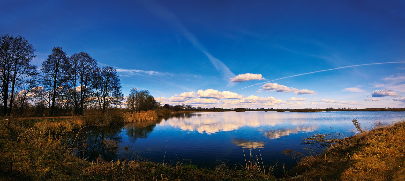 Апрельская с озером