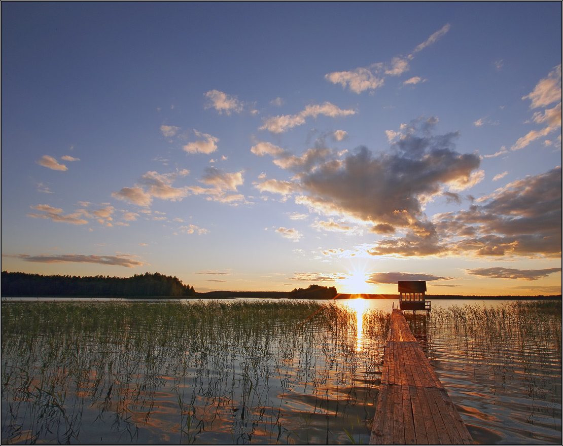 Закат на акварельном озере