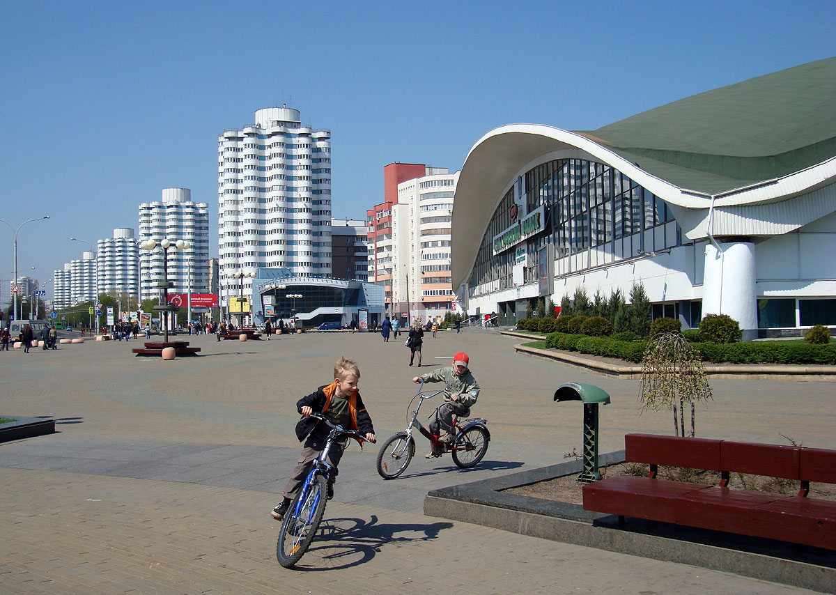 Минск. У Комаровского рынка.