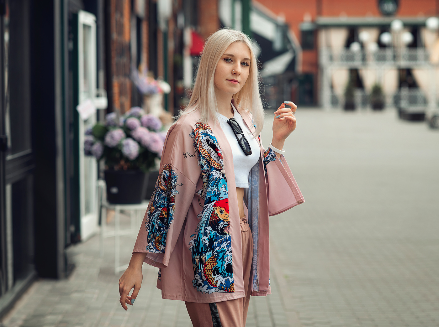 Юную девушку можно сравнить с молодым вином, которое ещё бродит..