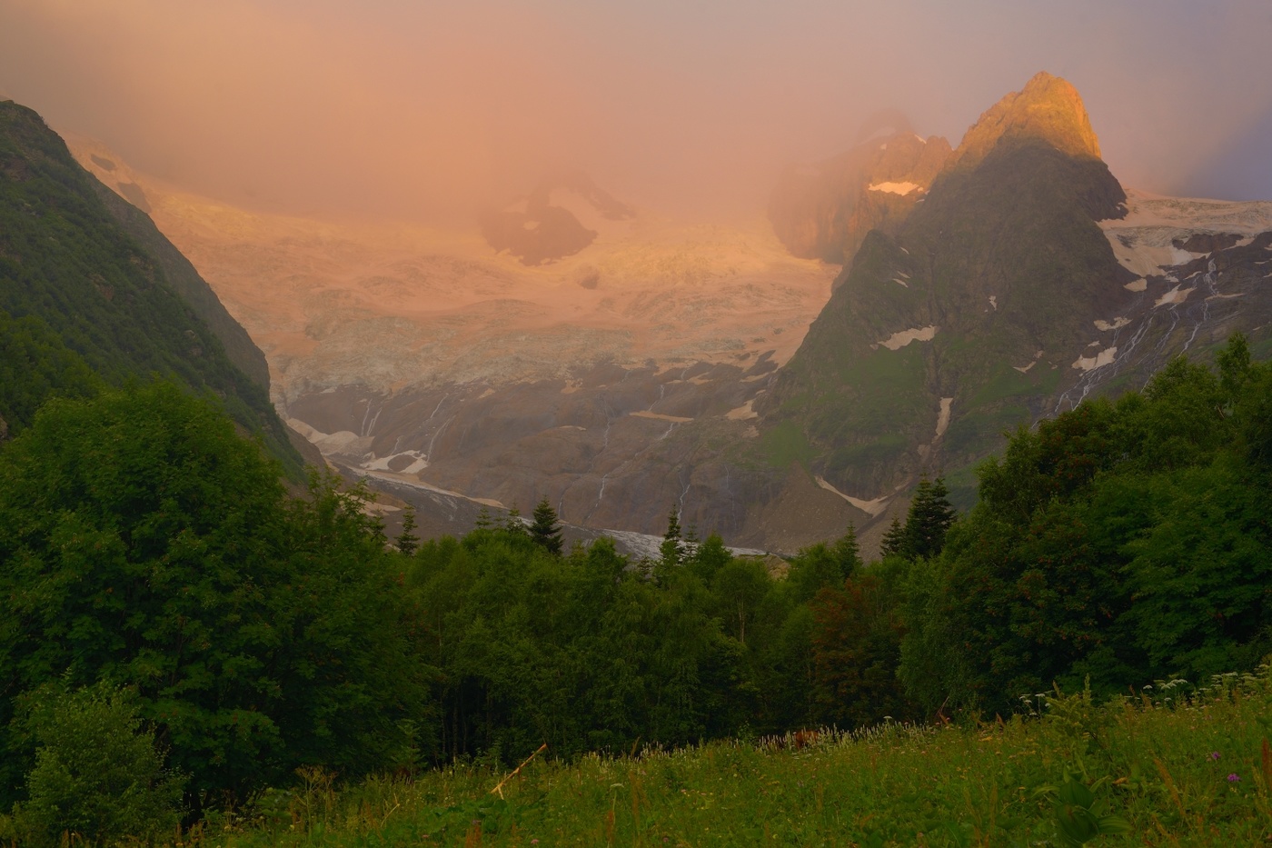Рассвет в горах