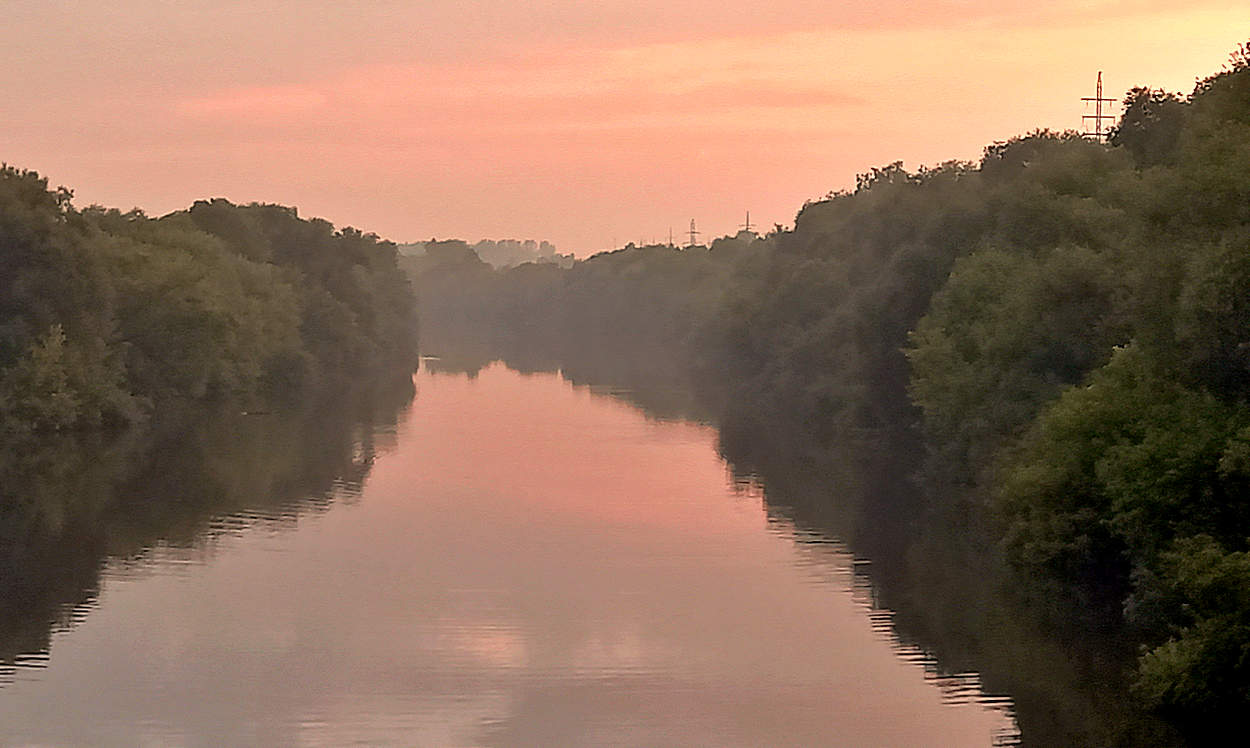 Вечерняя заря затуманилась