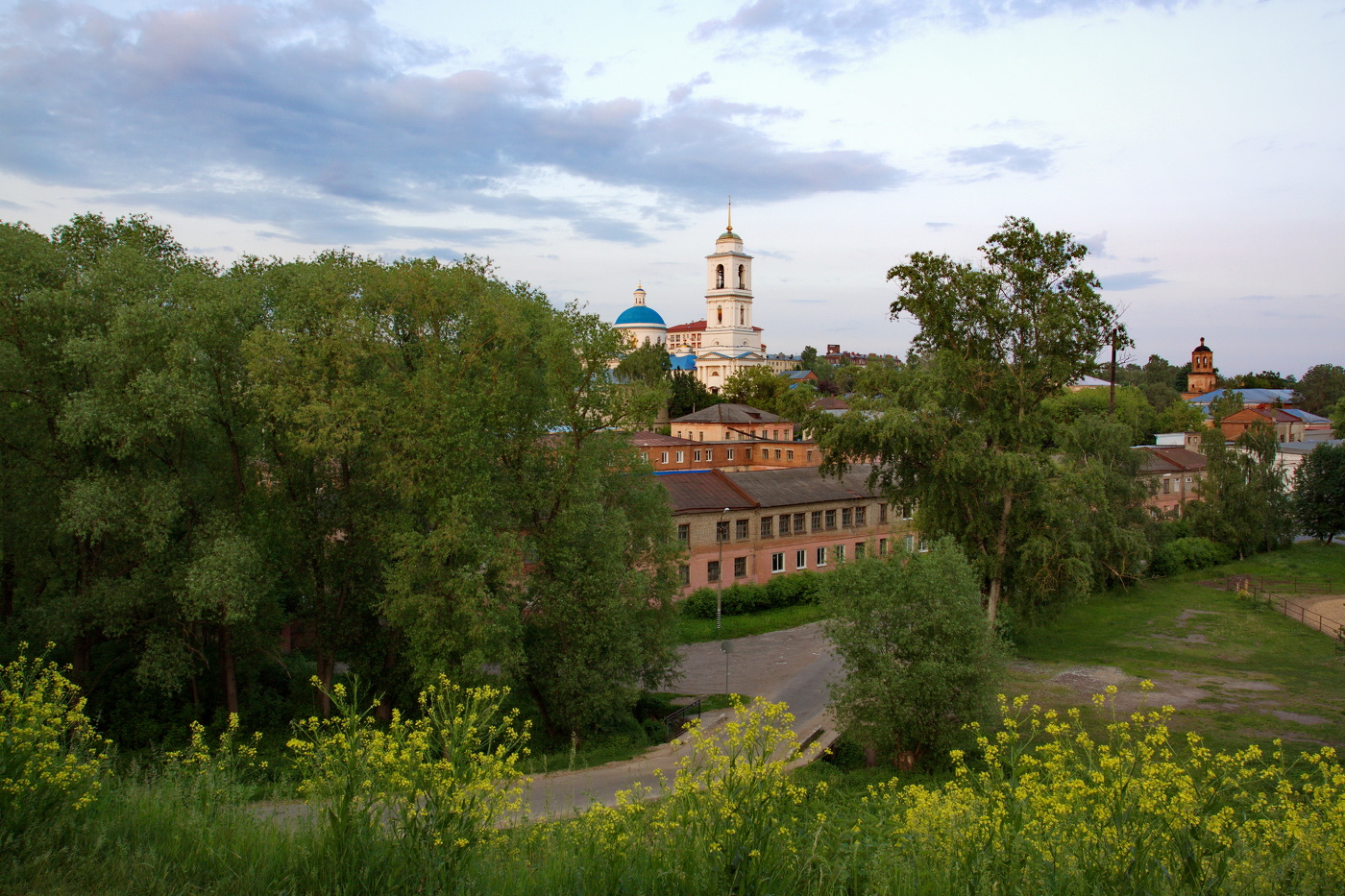В старом городе вечер