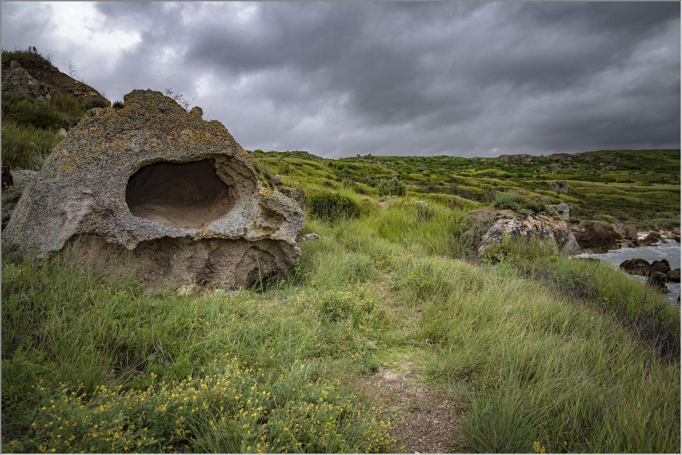 Каменный солист