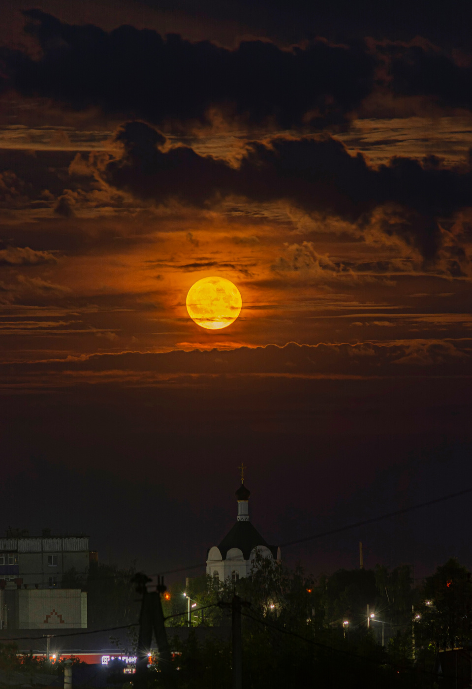 суперлуние