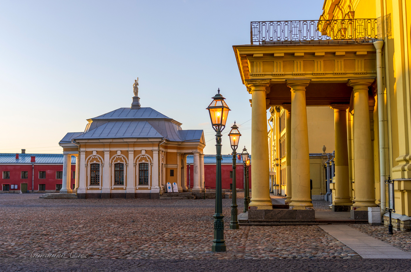Петропавловская крепость на закате.