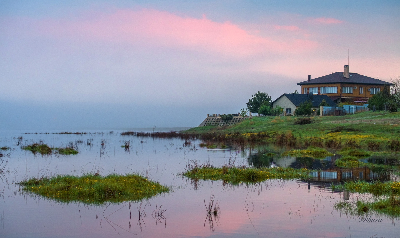 Вода у посёлка.