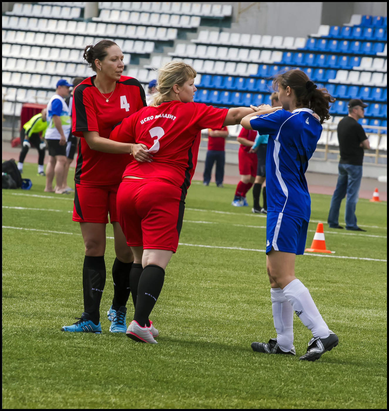 Не трогай ее Маша!