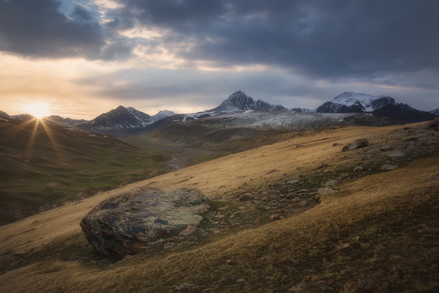 Закат на высокогорном пастбище (джайлоо) Сарала-Саз.