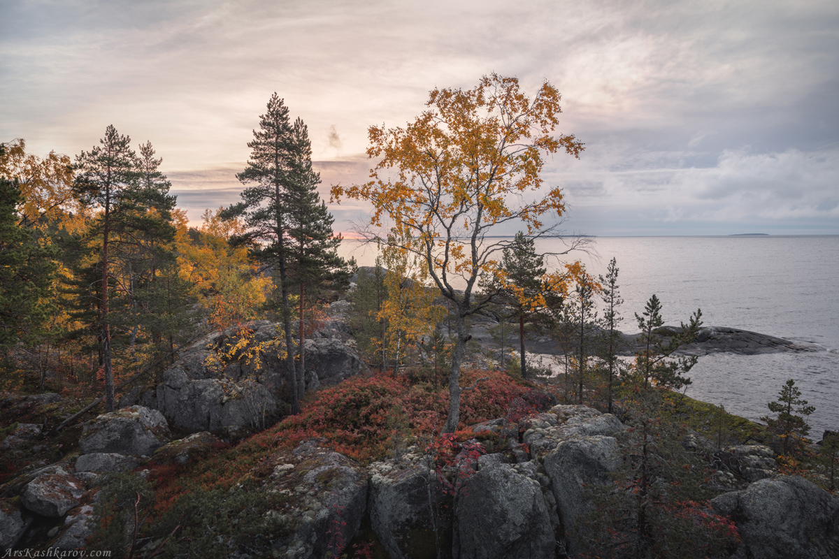"Осенние краски ладожских скал"