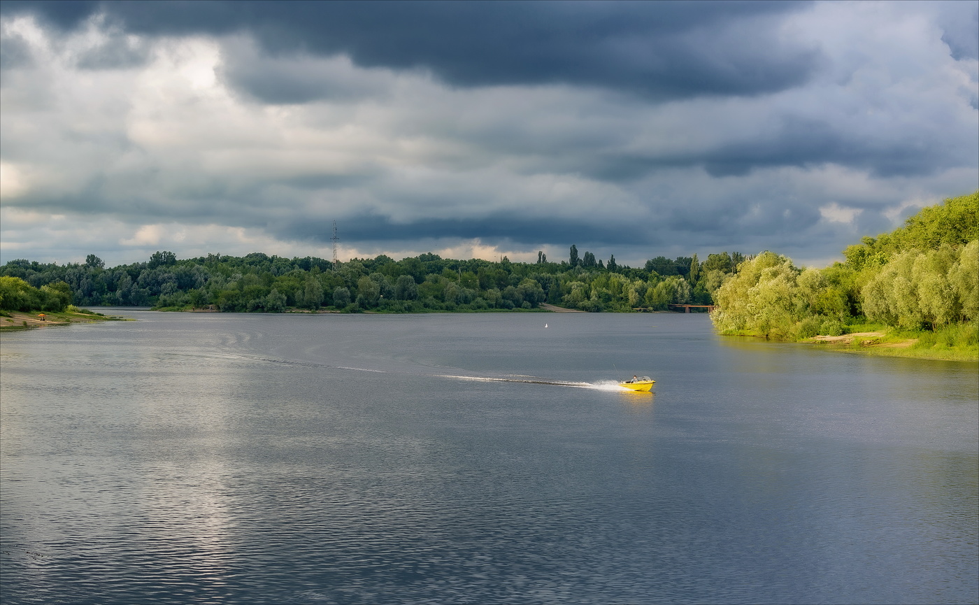 ГРОЗА НАДВИГАЛАСЬ...