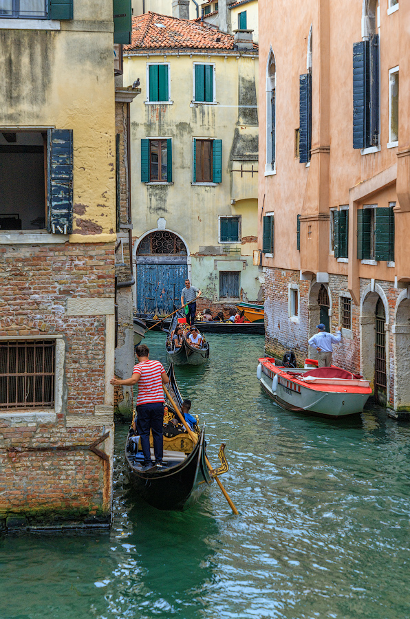 Как же разминуться?