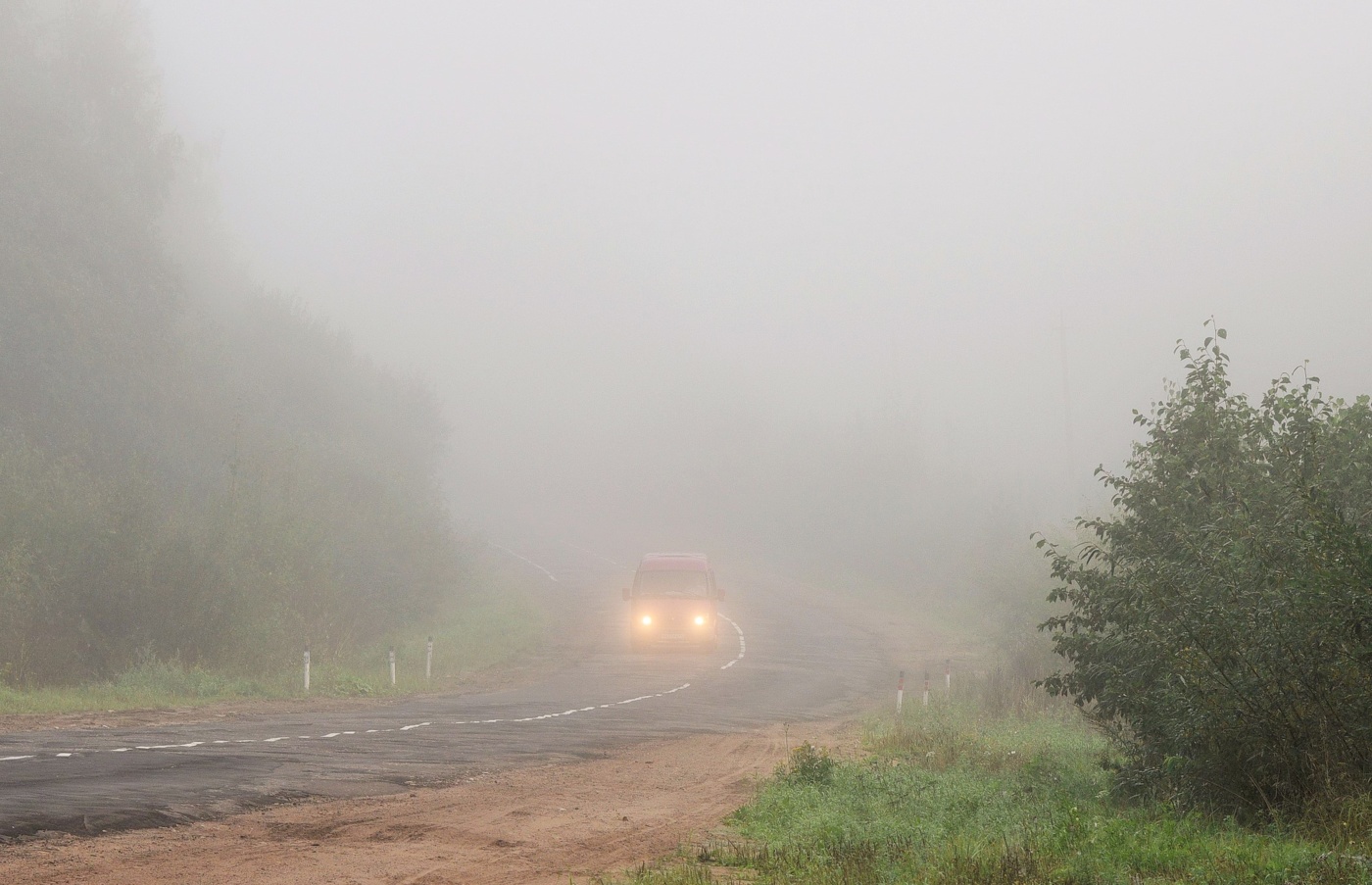 "Туман ... Белеет даль - зашторен горизонт ..."