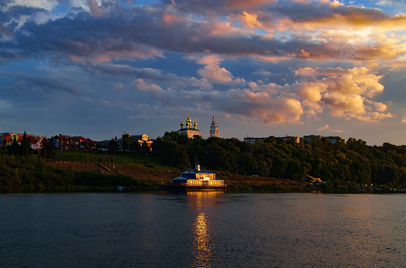 Вечер на реке.