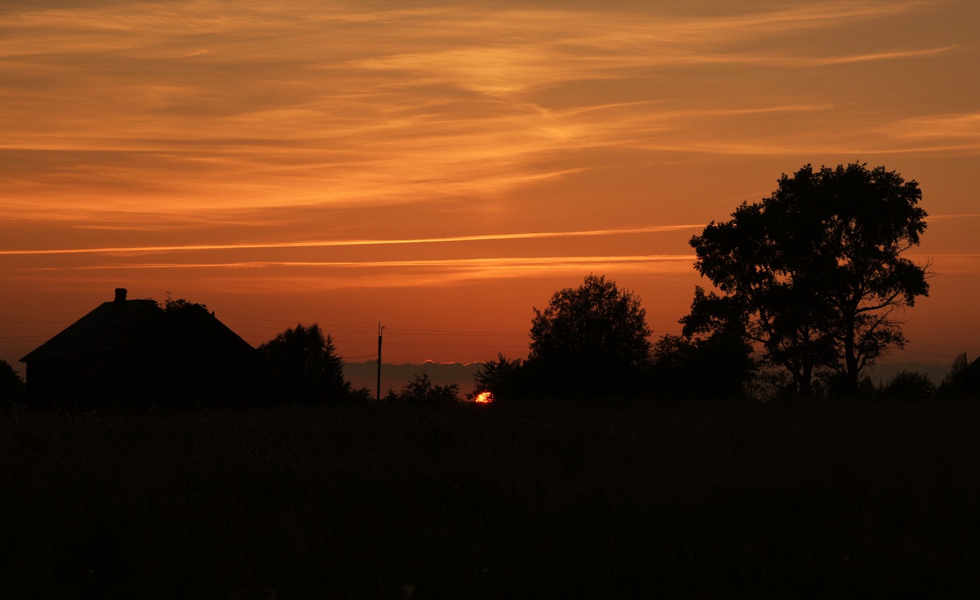 "Кроткий вечер тихо угасает ..."