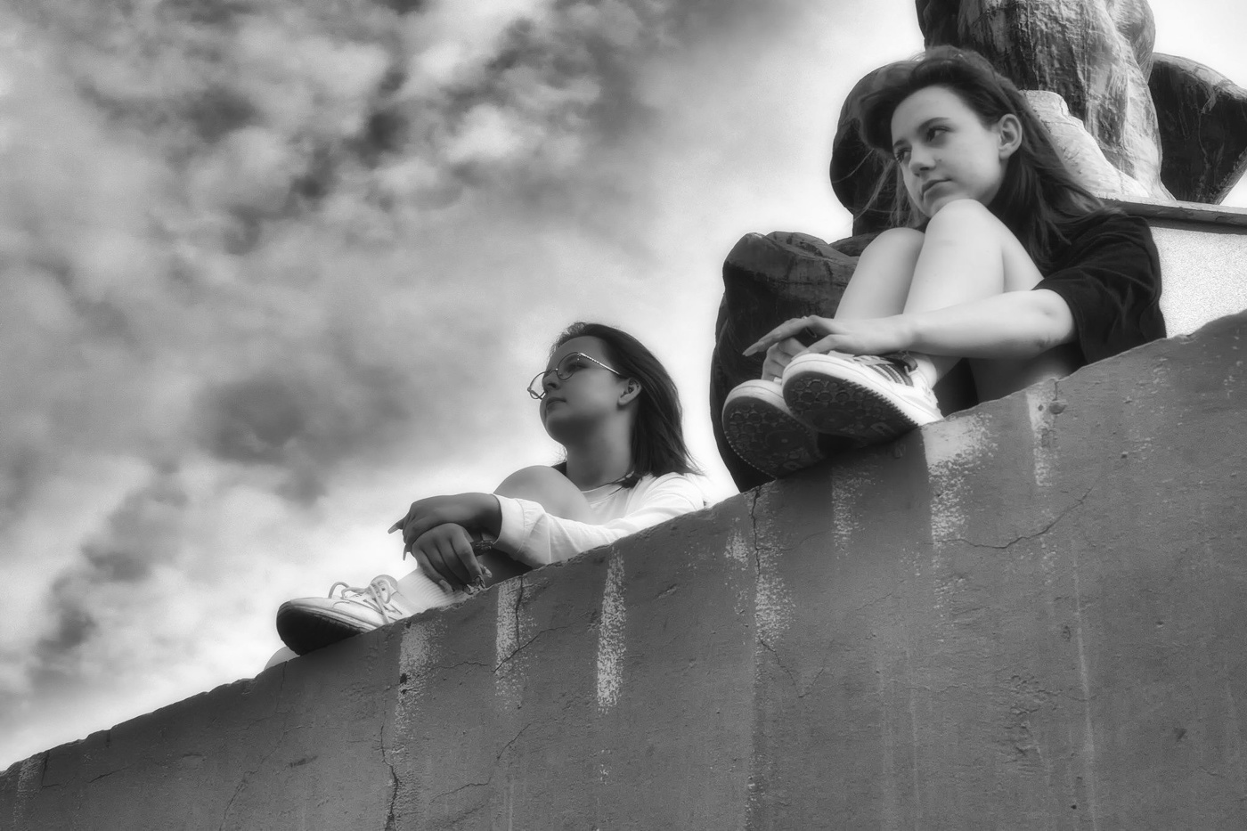 А на небе - тучи, тучи ..