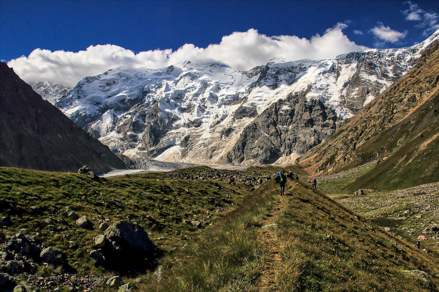 Безенгийская стена