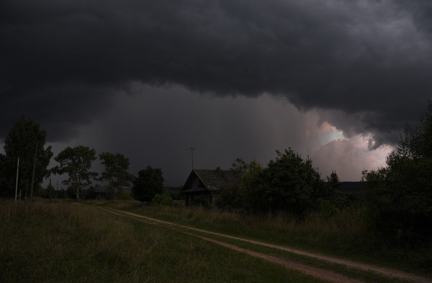 "Вечер черные брови насопил ..."