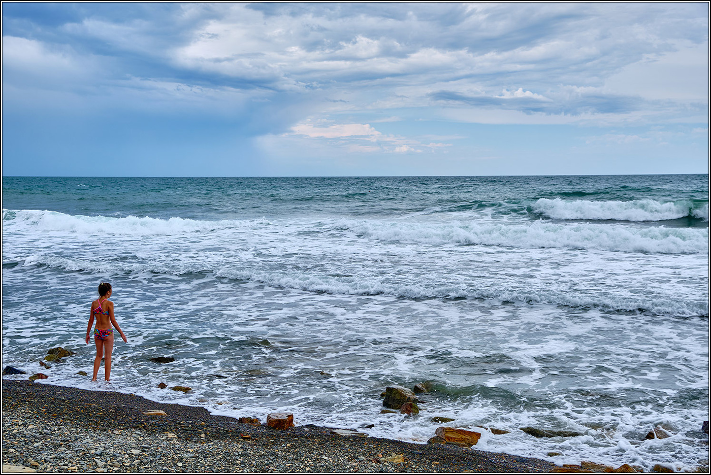 Девочка и море.