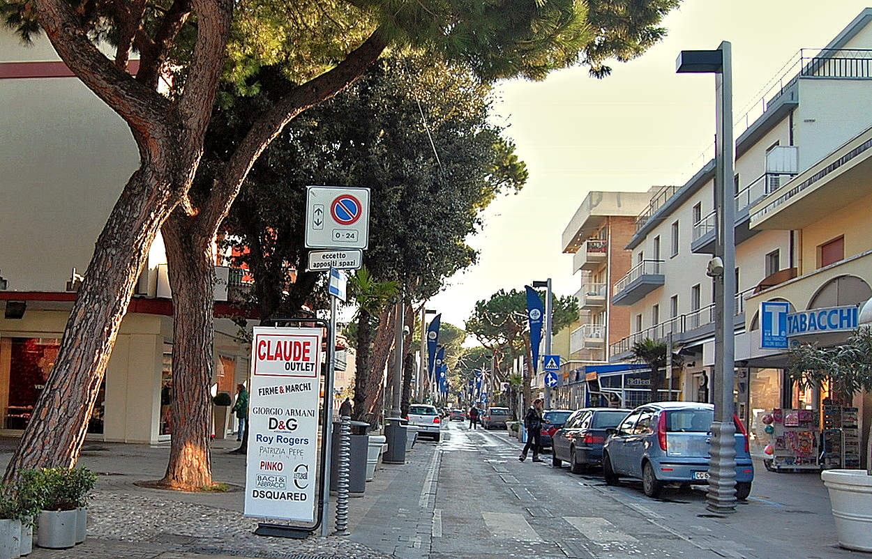 На улице Риччоне в Италии