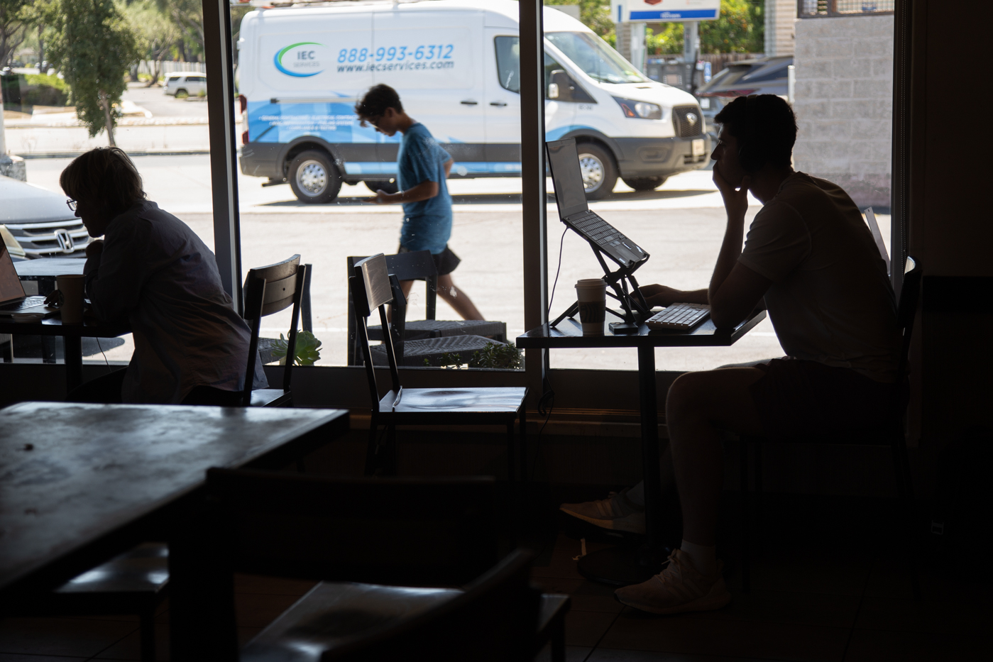 Там за окном...