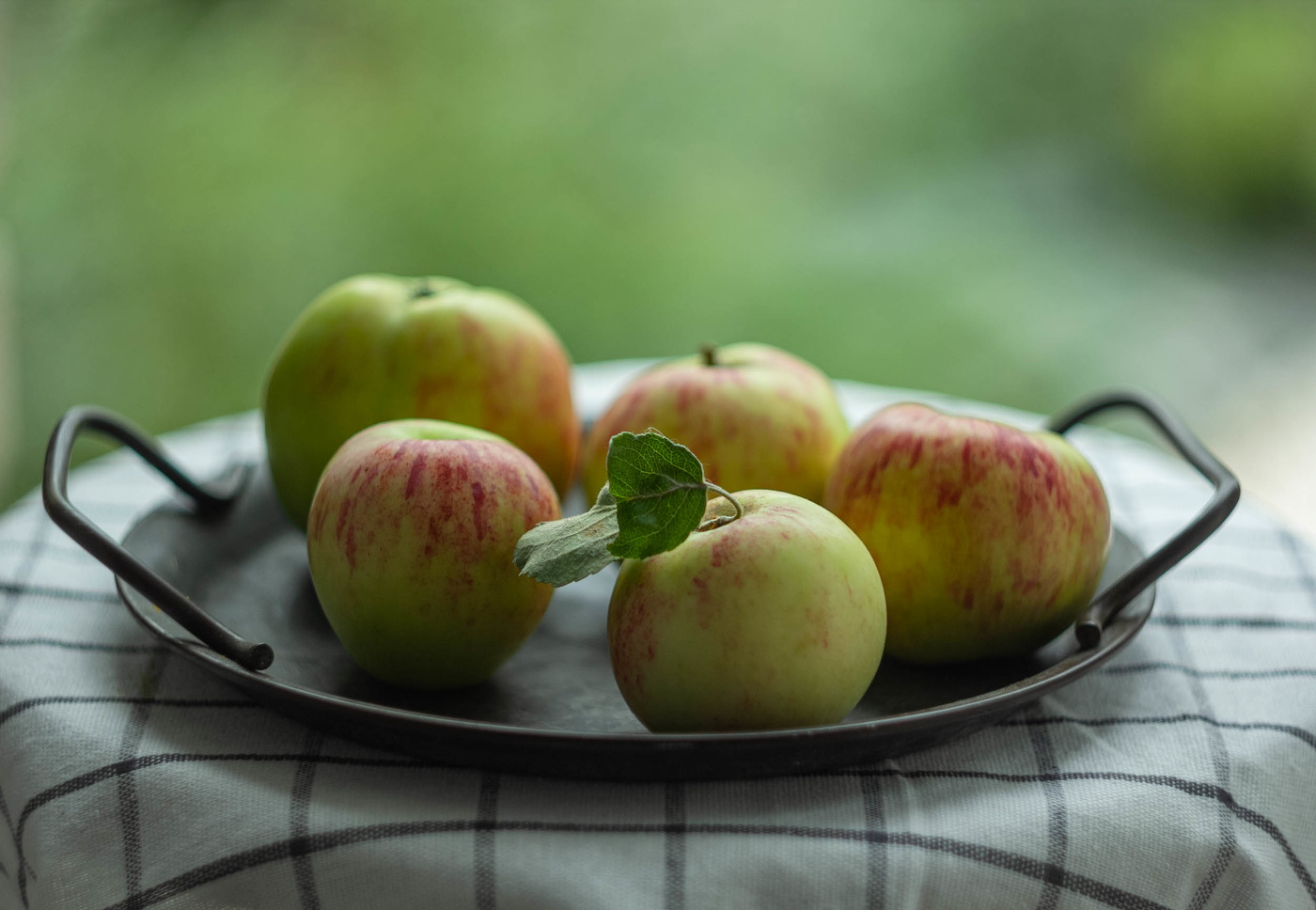 Яблоки