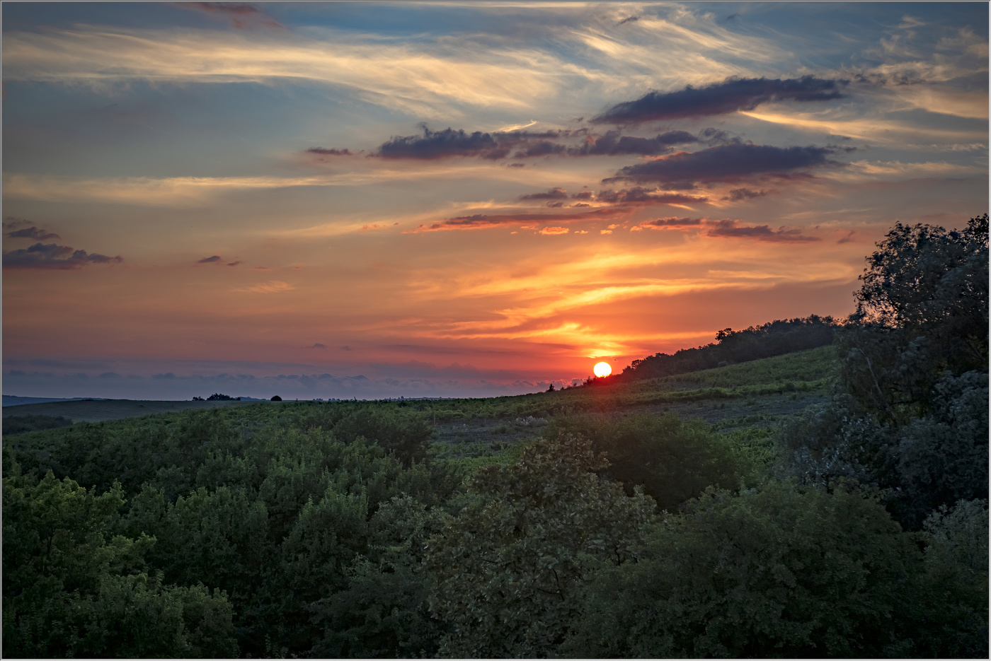 По косогору, за горизонт